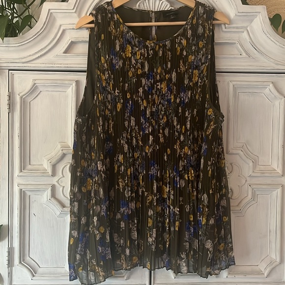 5 for $25! NWT Nordstrom Halogen Georgian Floral Sleeveless Top Size 2X - Picture 2 of 12